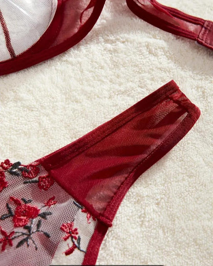 Rosa Encantada – Set de Lencería Bordada