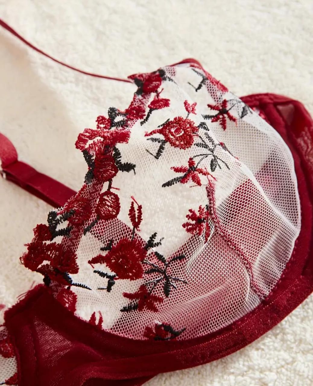 Rosa Encantada – Set de Lencería Bordada