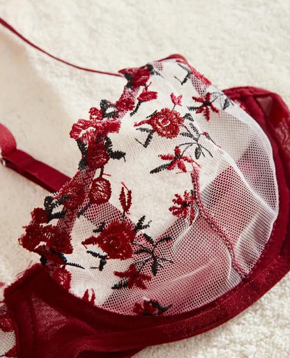Rosa Encantada – Set de Lencería Bordada